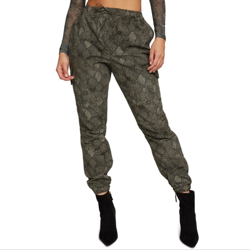 Good American Good Cargo Hunter Snake Jogger Pants